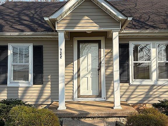 5th image of 722 Lovers Ln