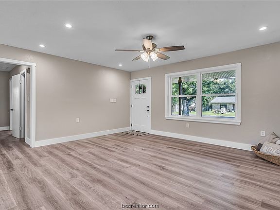 4th image of 204 E Viser St