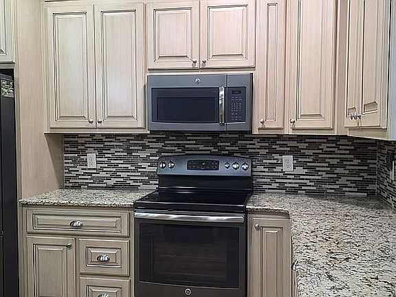 5th image of 614 Chambers Rd