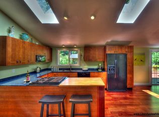9540 Eric Pl NE, Bainbridge Island, WA 98110