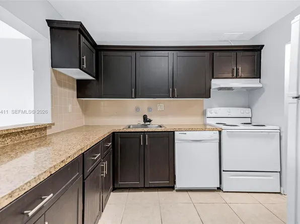 7900 Fairview Dr APT 105, Tamarac, FL 33321