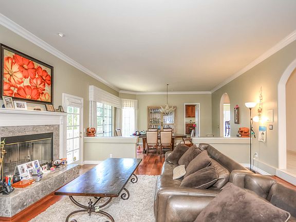 5th image of 1131 Village Dr