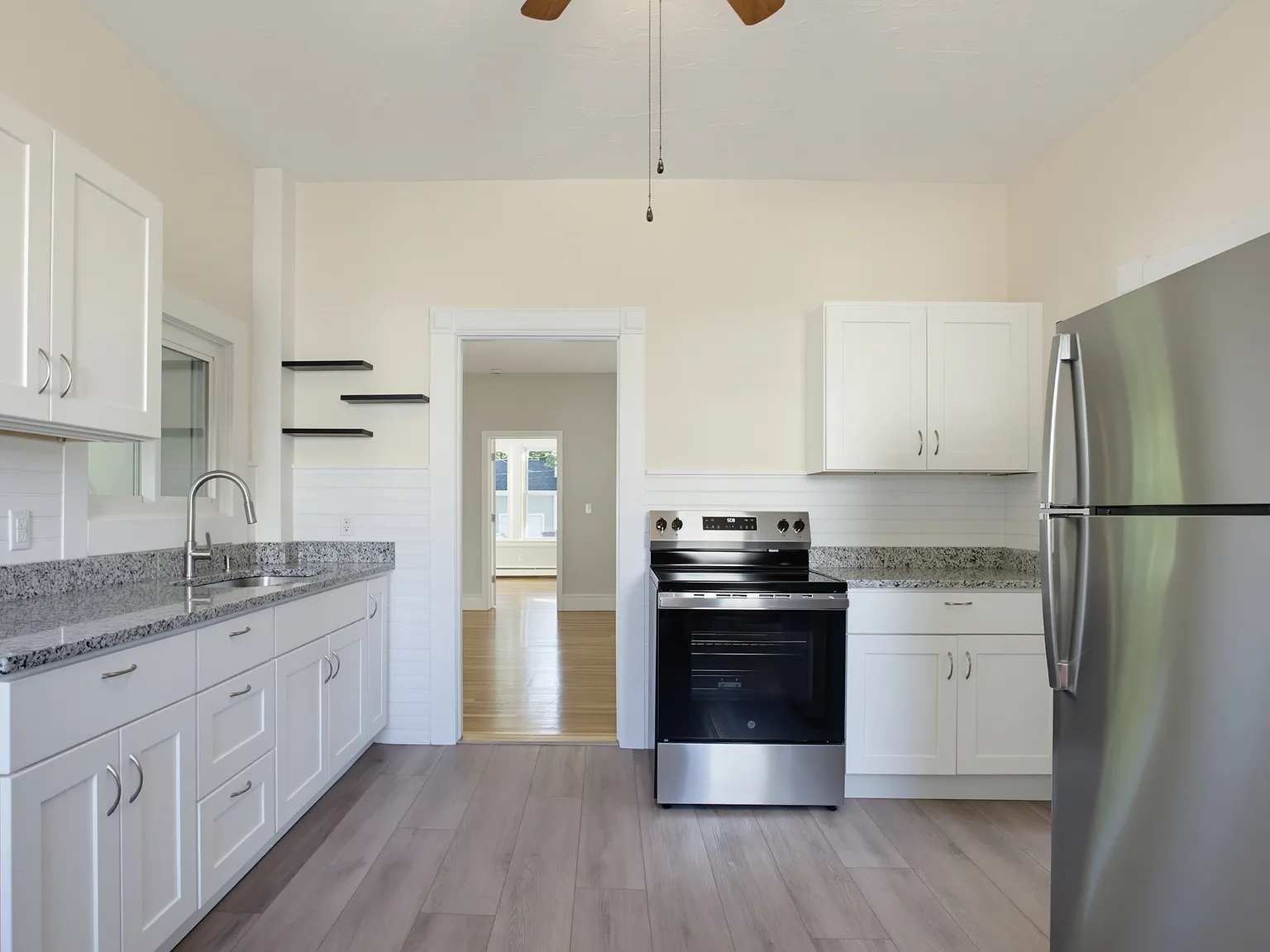 2 bed, 1070 sqft, $2,300 — Photo 2