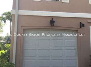 5701 Cove Cir, Naples, FL 34119