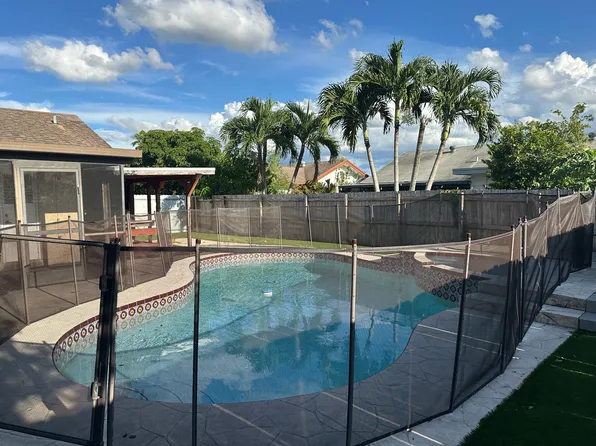 8208 SW 12th Pl, Pompano Beach, FL 33068