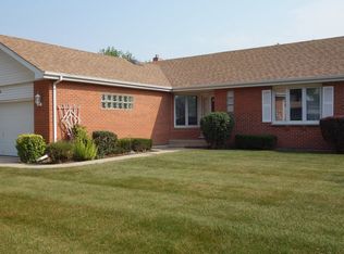 1744 Roosa Ln, Elk Grove Village, IL 60007