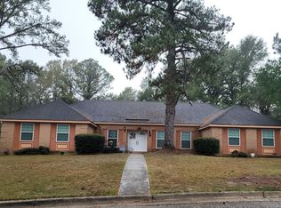 1008 Bluewater Ct, Tuskegee, AL 36083