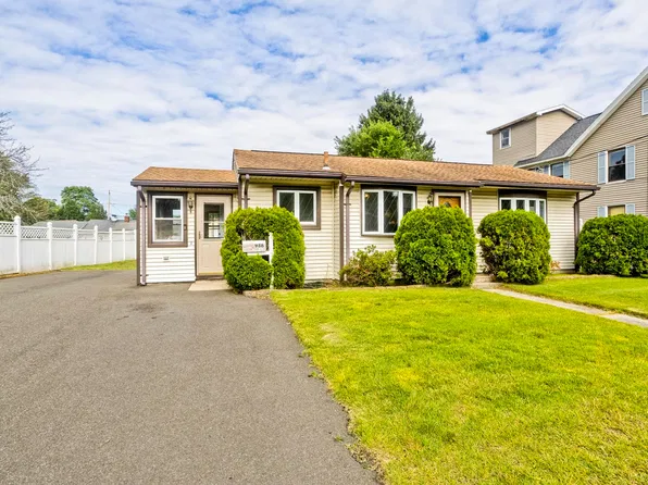 956 Granby Rd, Chicopee, MA 01020