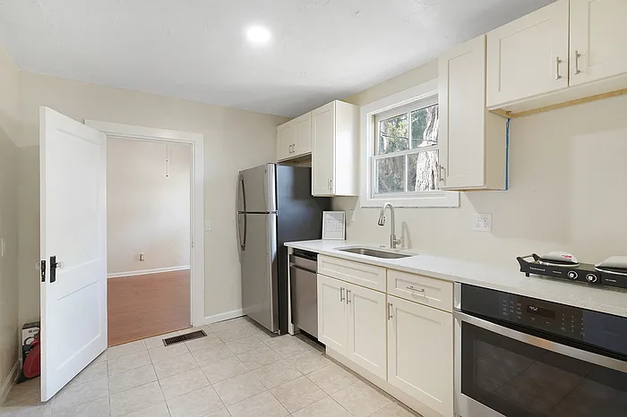 42 Saragossa St #B — Photo 4