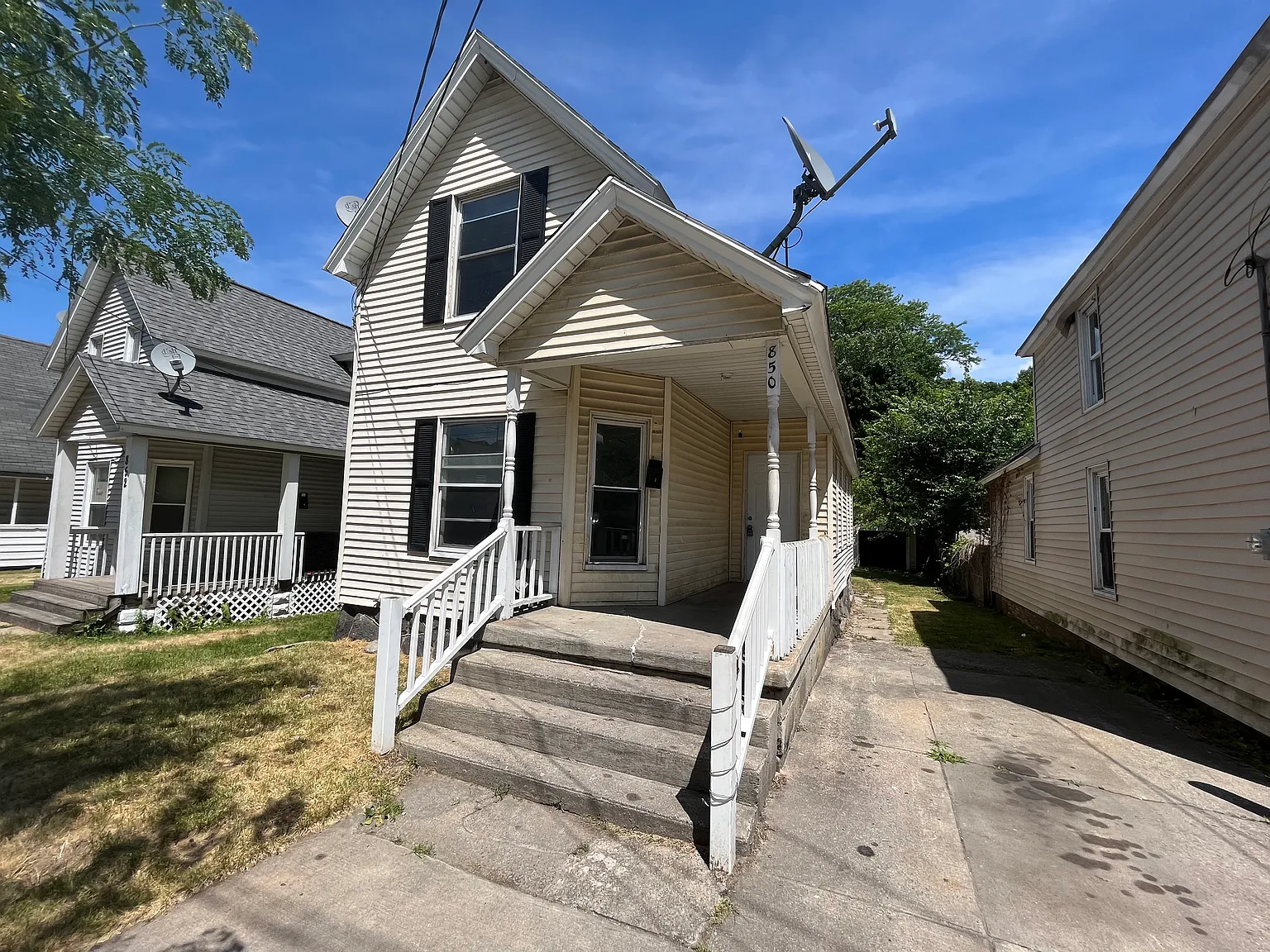 850 Lafayette Ave NE photo 1