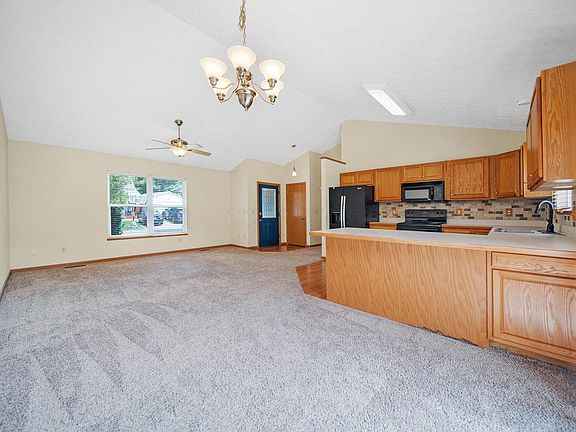 5th image of 412 Zanesville Ave