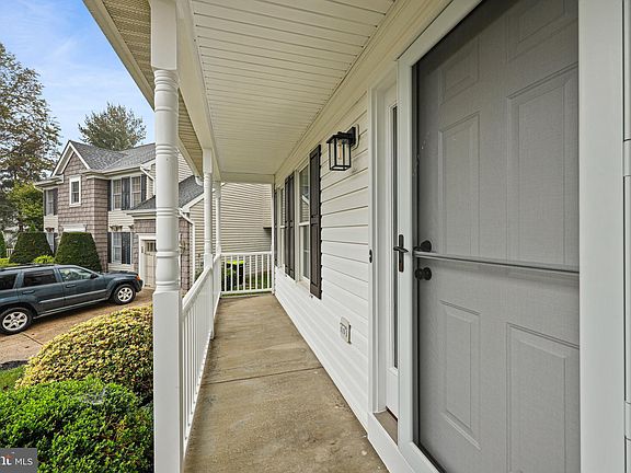 3rd image of 400 Gresham Ct