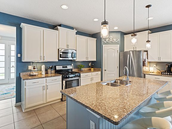 4th image of 128 Tamarac Ave