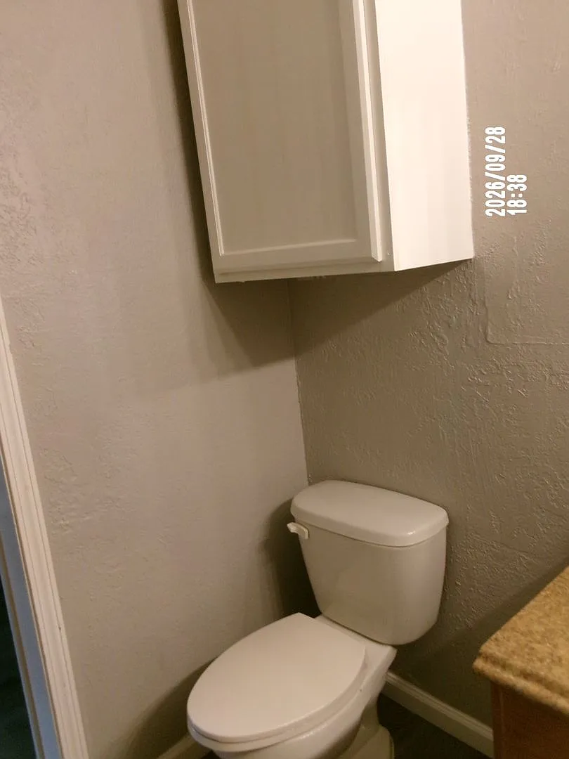 Charming & Cozy 2-Bedroom Cottage Available Now! — Photo 2