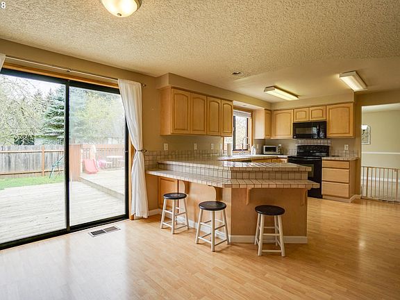 3rd image of 3714 NE 125th Ct
