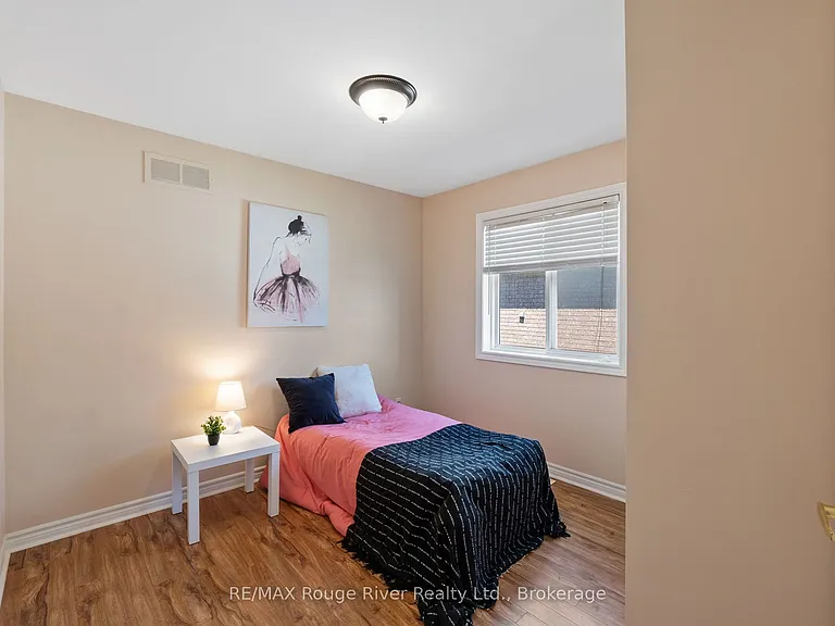 795 Munson Cres — Photo 16