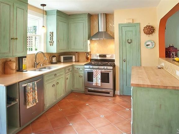 5th image of 147 Meadowcroft Dr