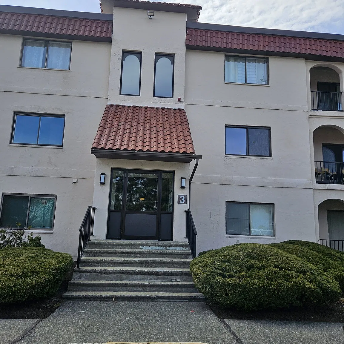 2 bed, 1.0 bath, 1042 sqft, $2,350 — Photo 1