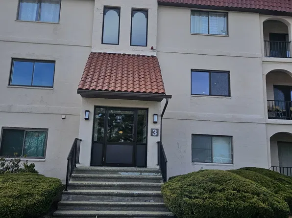 685 Oak St #11, Brockton, MA 02301