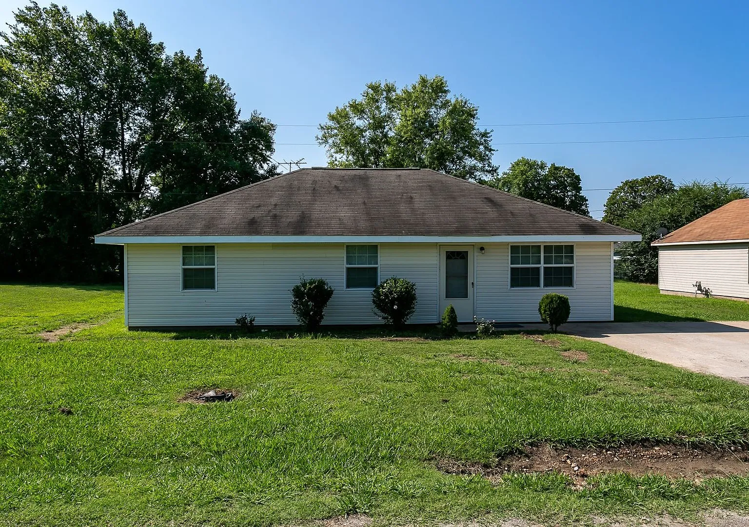 3 bedroom, 2 bath house — Photo 1