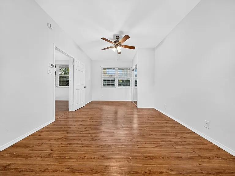 6201 Fountain Ave — Photo 21