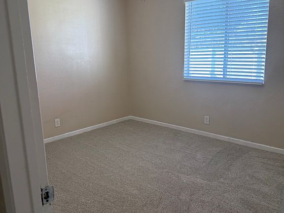 5th image of 1327 S Citrus Ave