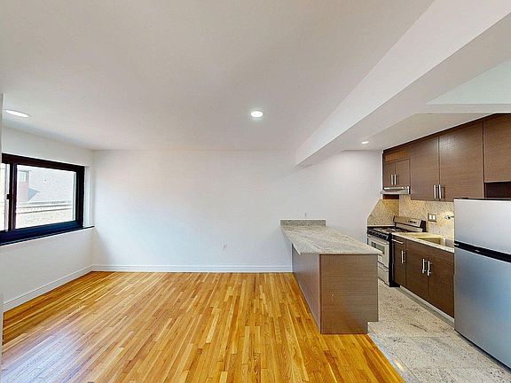 5th image of 50 Prince St APT 5E