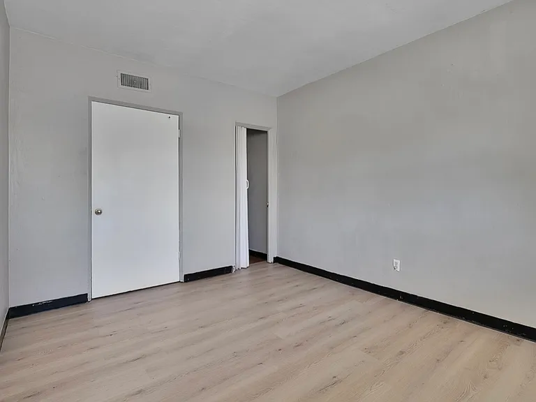 474 E Norwich Ave — Photo 14
