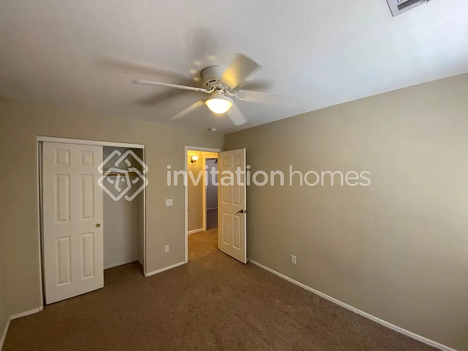 764 W La Pryor Ln