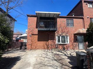 16233 76th Rd, Fresh Meadows, NY 11366
