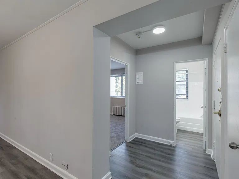 Parkway Garden Apartments — Photo 18
