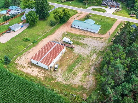 3rd image of 190 COUNTY ROAD N