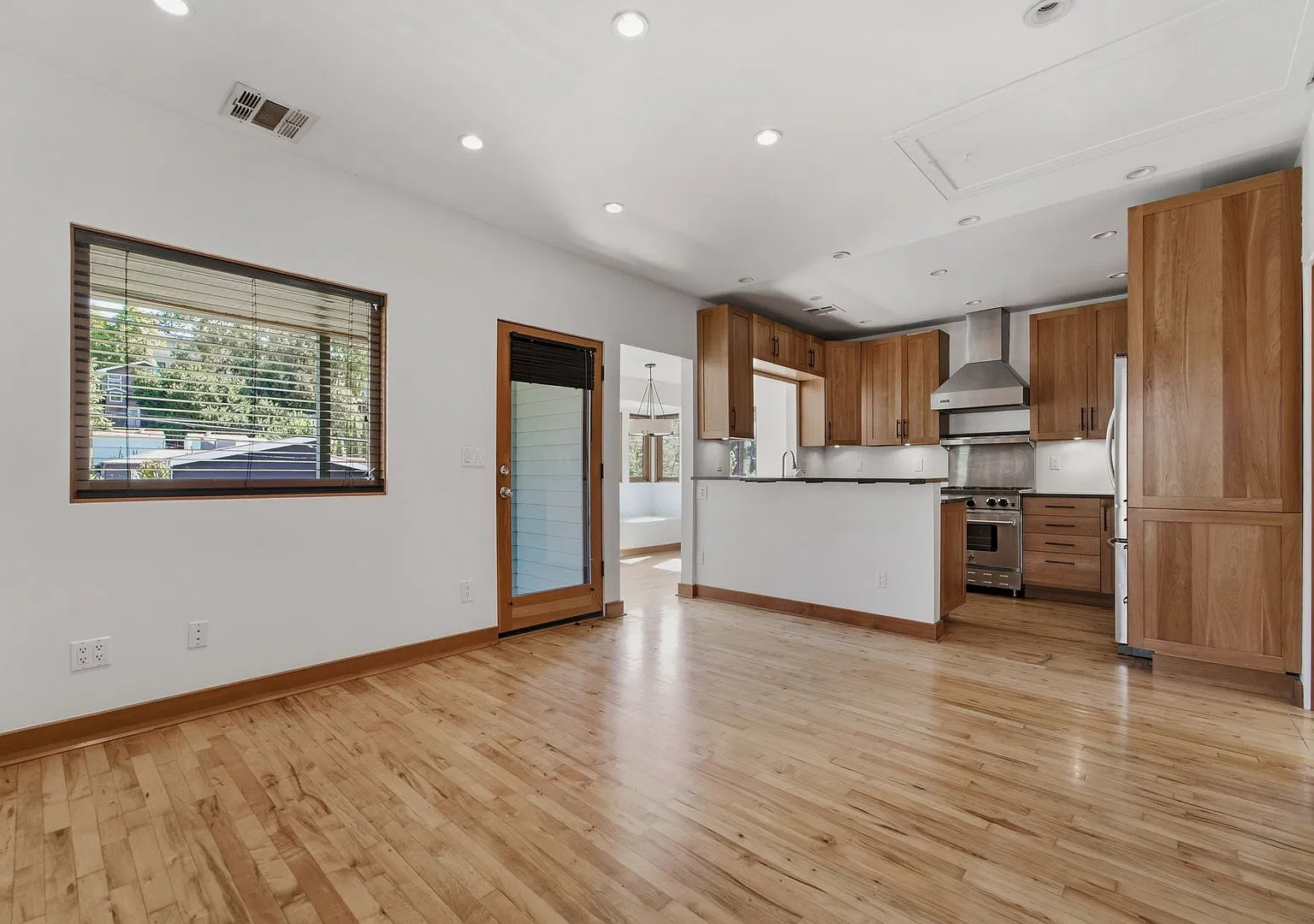 Modern Echo Park Retreat with Treetop Views and Private Patio — Photo 4