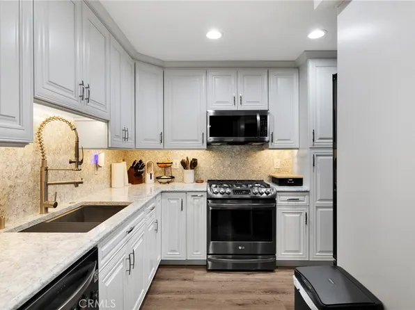 27128 Hidaway Ave Unit 4, Santa Clarita, CA 91351