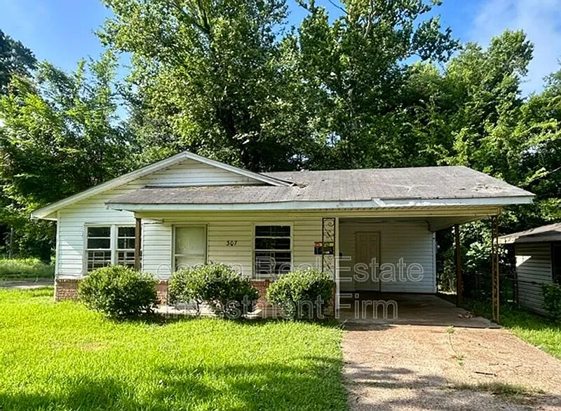 3 bed, 1.0 bath, 921 sqft, $650 — Photo 2
