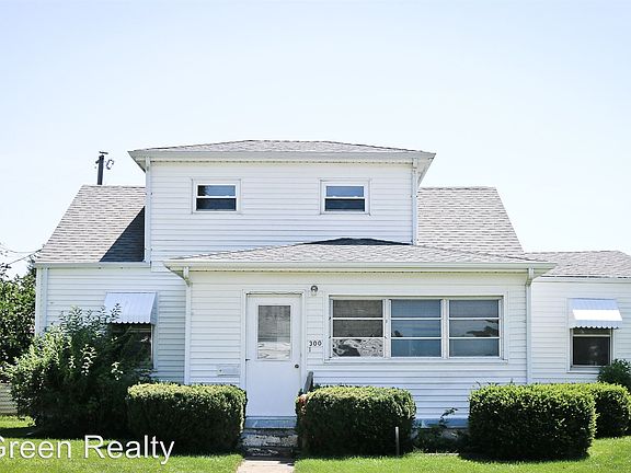 3rd image of 300 N Elm St