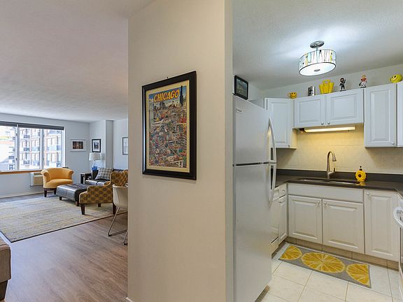 3rd image of 801 S Plymouth Ct APT 407