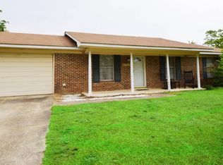 415 Carr Cir, Headland, AL 36345