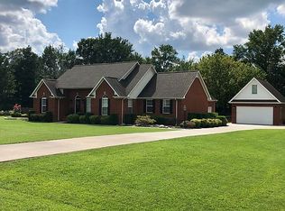 6 Lacy Dr, Fayetteville, TN 37334