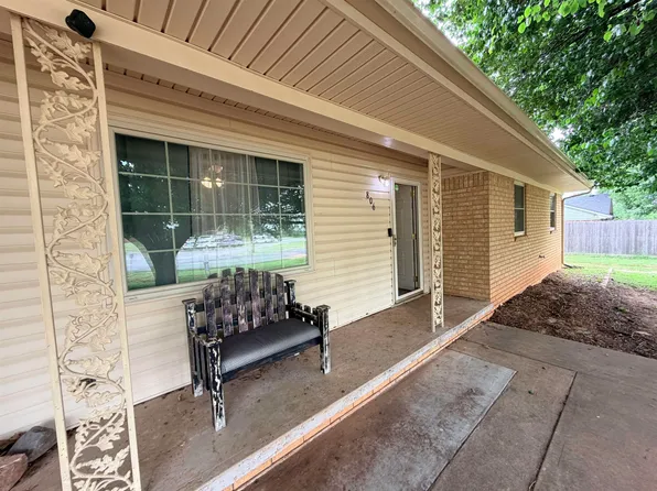 806 S 9th St, Marlow, OK 73055