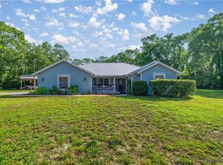 2 Nancy Pkwy, Yankeetown, FL 34498