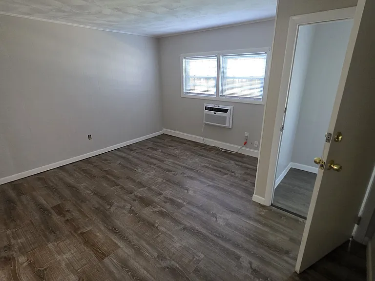 819 Douglas Turnpike — Photo 15