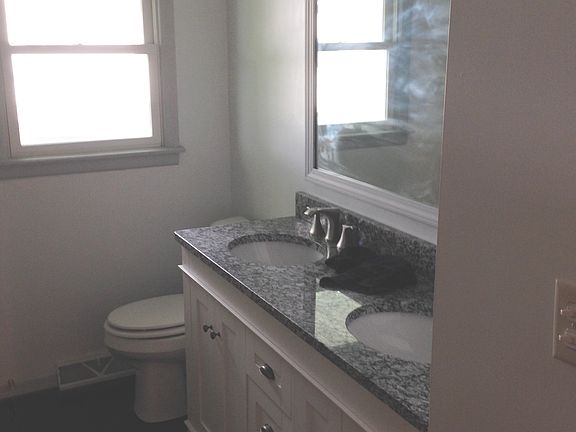 mas. bth w/ granite floor