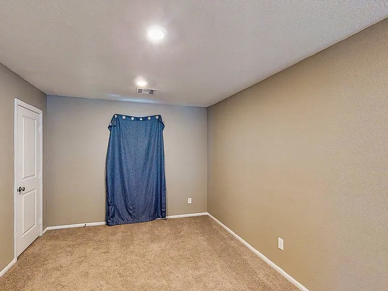 9733 Cluny Ave — Photo 22