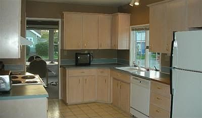 4th image of 1229 N Anderson St