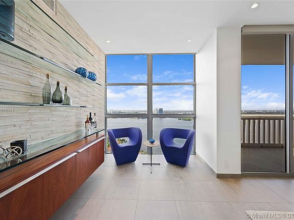 Custom built in and perfectly appointed sitting area for a drink!