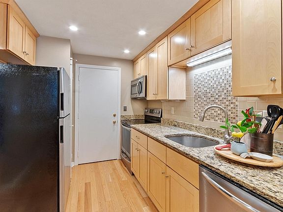 3rd image of 276 Albion St APT 12