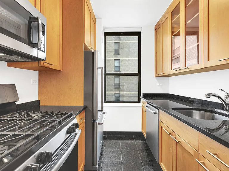 247 W 87th St #9F — Photo 5
