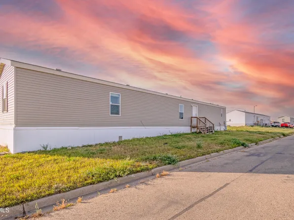 2202 35th Ter, Williston, ND 58801