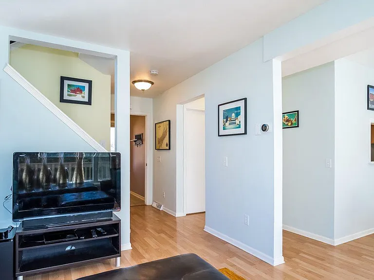 2837 Commercial Ave — Photo 4